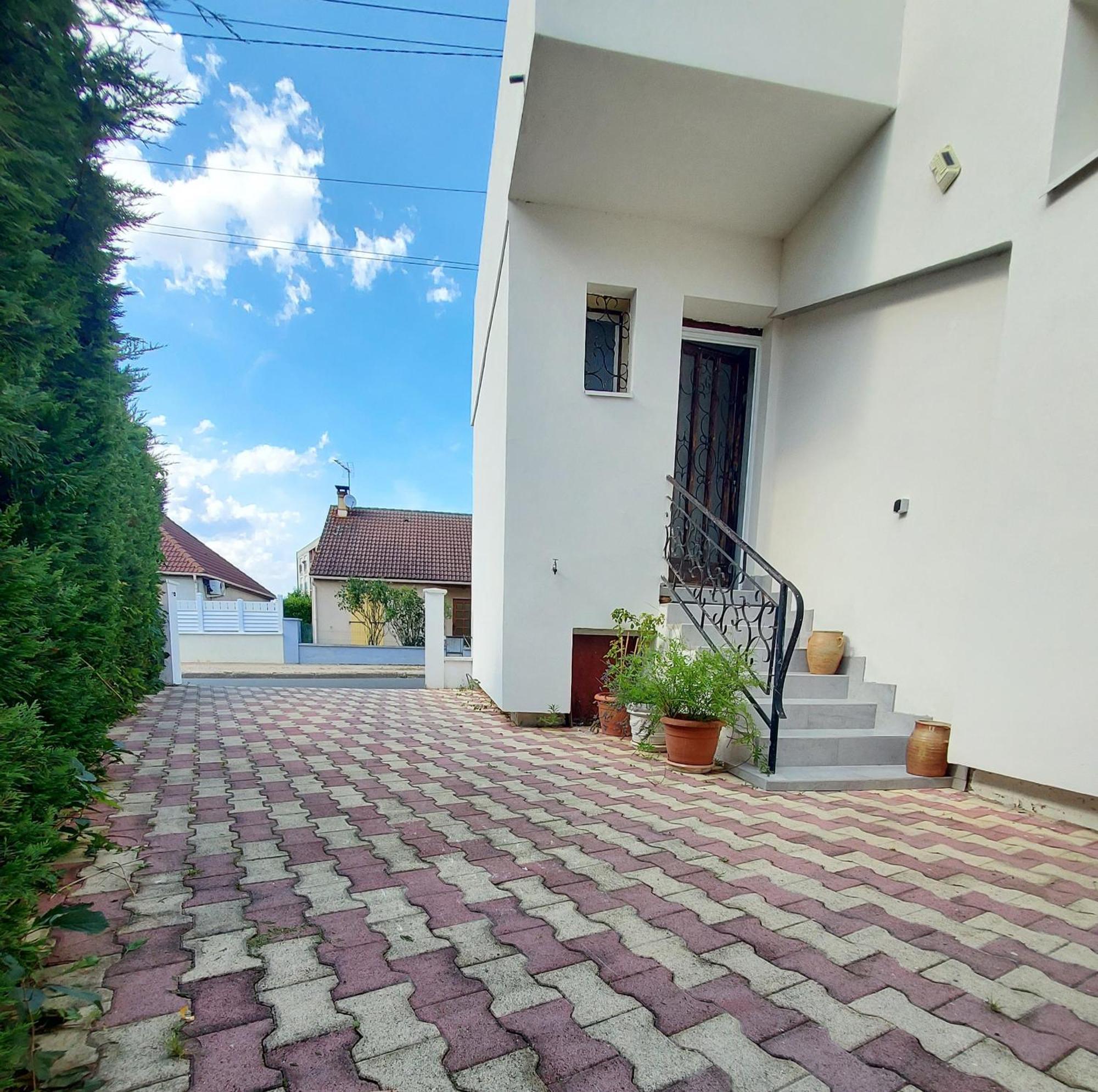 Appartement Meuble Avec Deux Chambres Moulins  Bagian luar foto